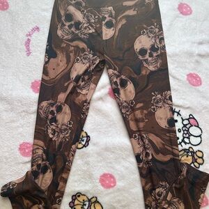 No Boundaries Brown Skull Print Leggings 🌟 3 for $10 🌟